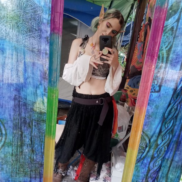 Meet your Posher, Emily - Picture 4 of 4